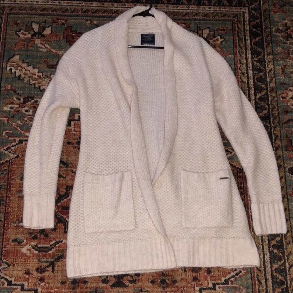 Women’s Abercrombie & Fitch cream cardigan
